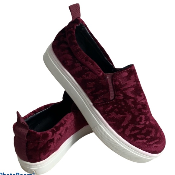 Circus by Sam Edelman Wine Animal Print Crushed Velvet Slip On Sneakers Sz 7.5 - Picture 4 of 5